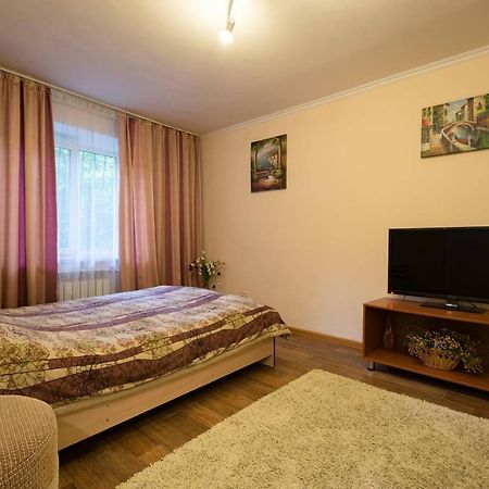 Apartment Nadezhda At Zheltoskan 77/79 Алма Ата Екстериор снимка
