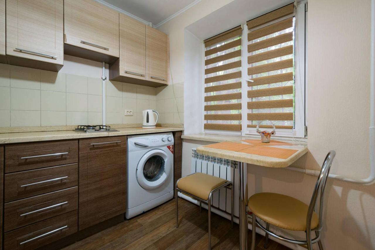 Apartment Nadezhda At Zheltoskan 77/79 Алма Ата Екстериор снимка