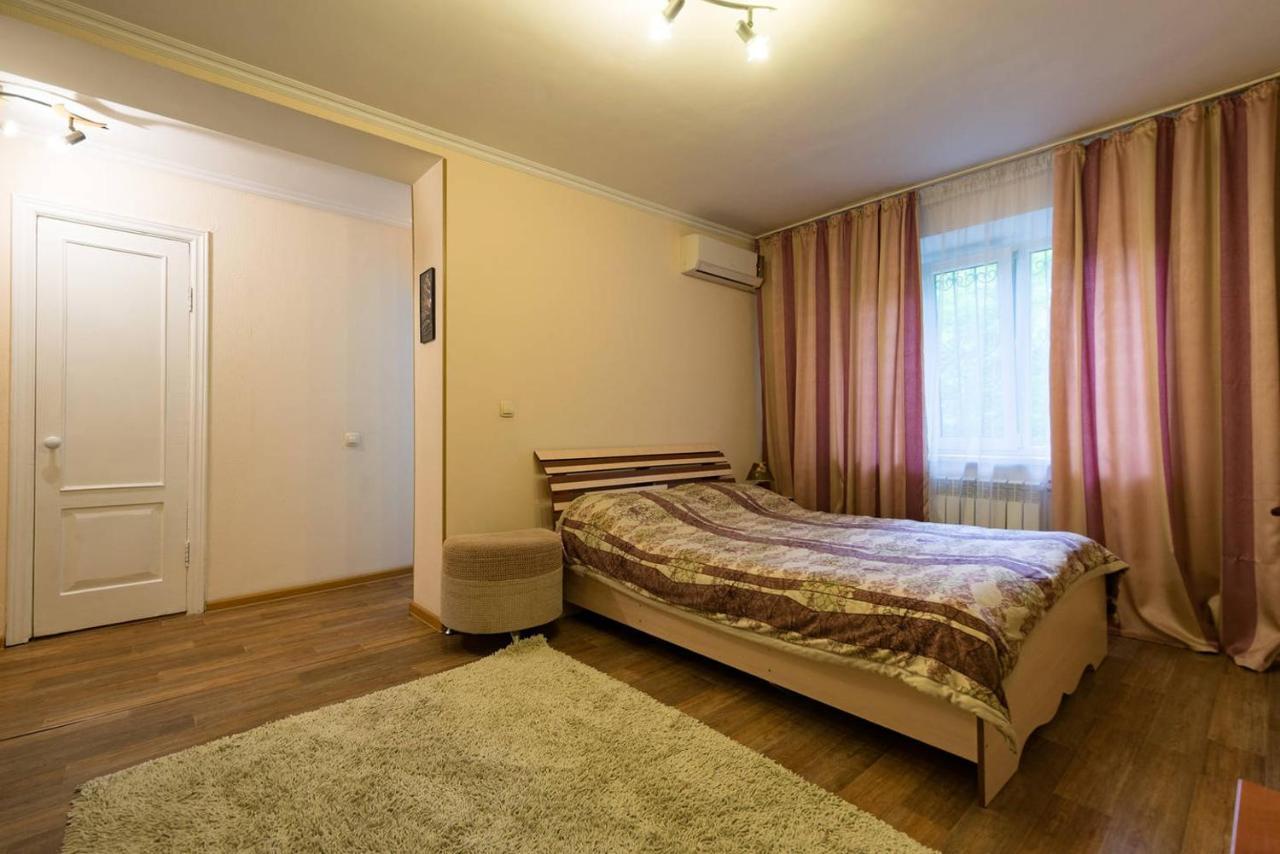 Apartment Nadezhda At Zheltoskan 77/79 Алма Ата Екстериор снимка