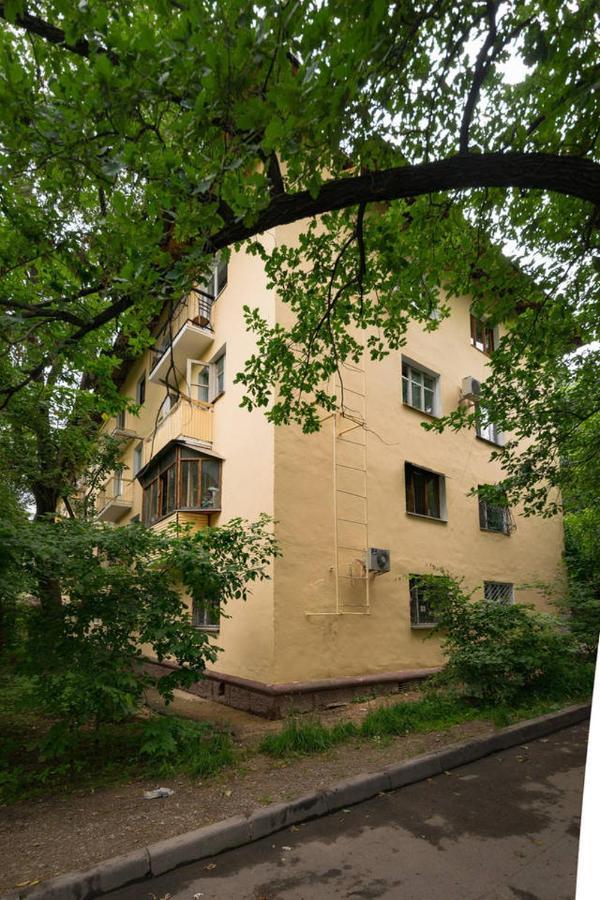Apartment Nadezhda At Zheltoskan 77/79 Алма Ата Екстериор снимка
