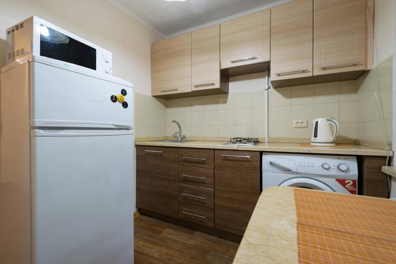 Apartment Nadezhda At Zheltoskan 77/79 Алма Ата Екстериор снимка