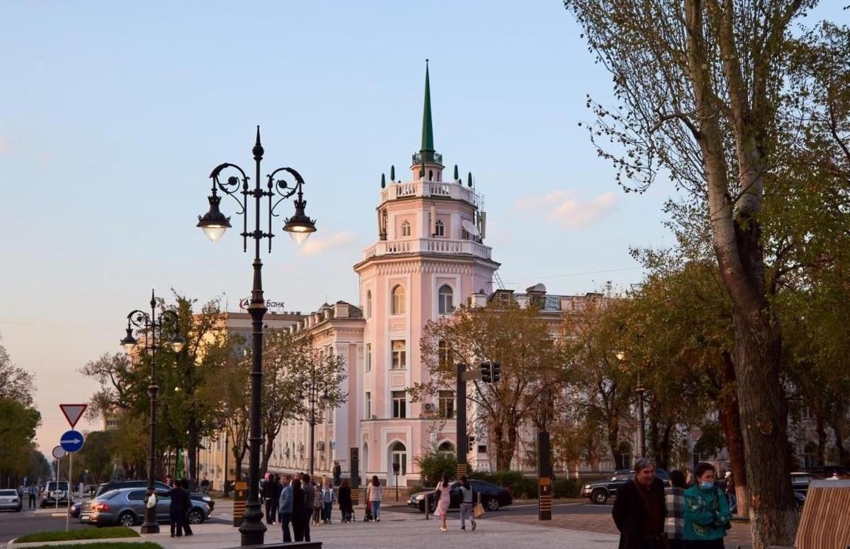 Apartment Nadezhda At Zheltoskan 77/79 Алма Ата Екстериор снимка